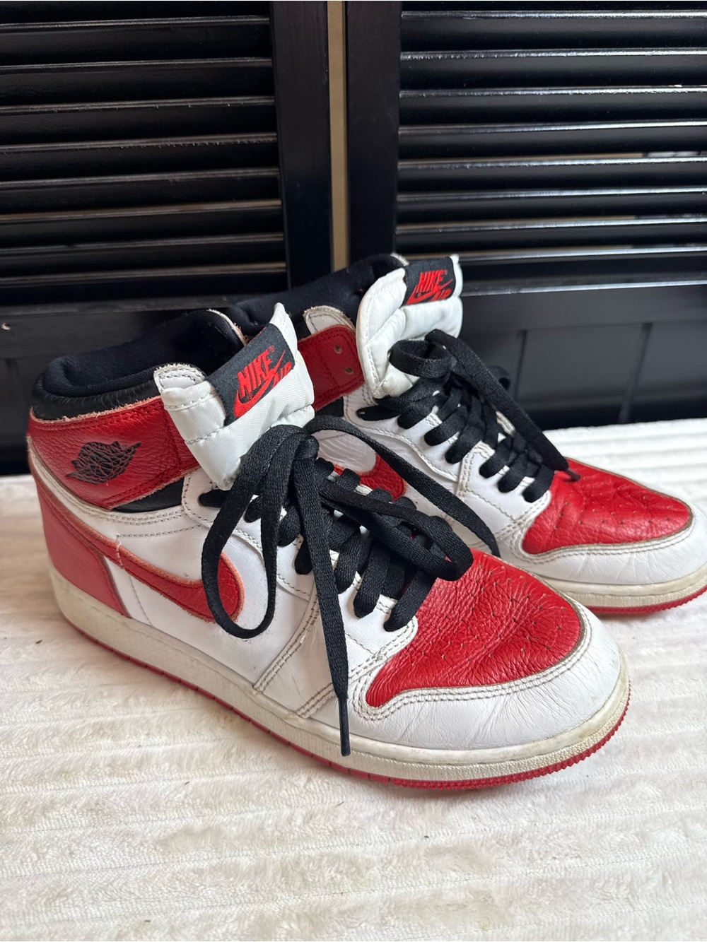 Nike Air Jordan 1 Mid - Red, White & Black